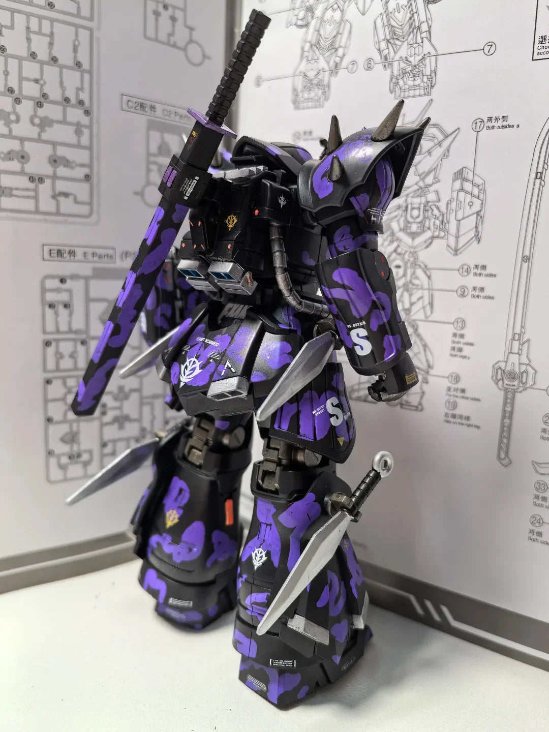 HG 1/144 Efreet Dark Night Mecha Model