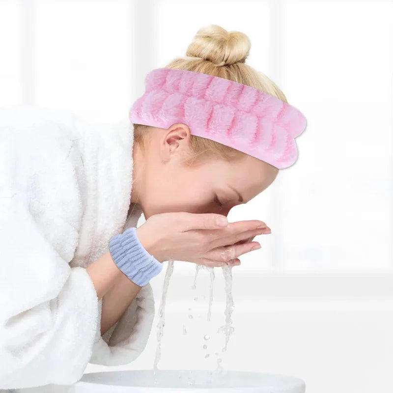 Ultra-Absorbent Skincare Wristbands (No-Mess Cleansing)